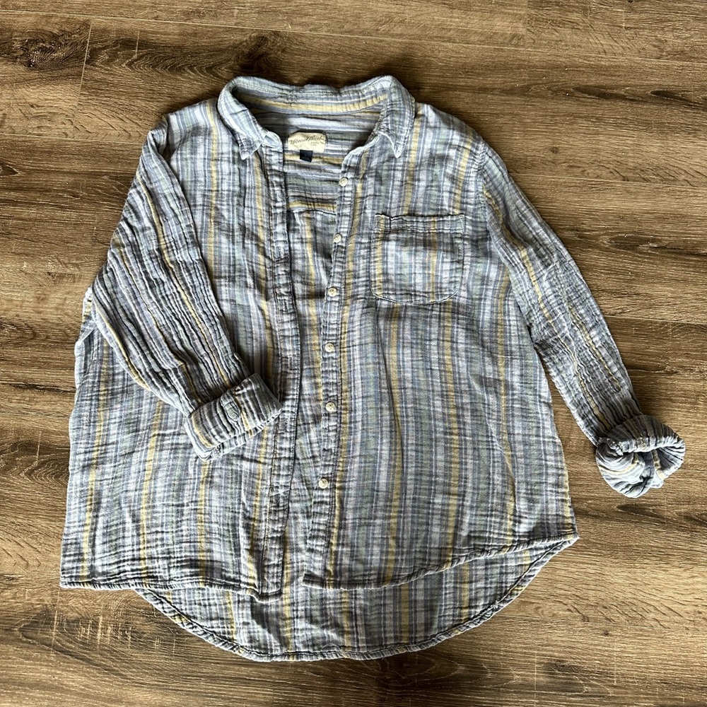 Universal Thread Target Button Down